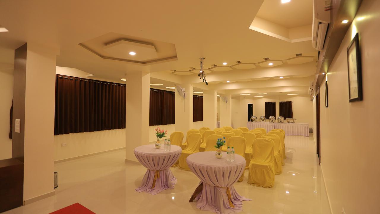 Hotel The Grand Raveta Pātan Exterior foto